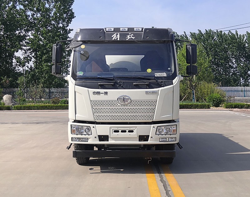 YYD5180GXWC6吸污車